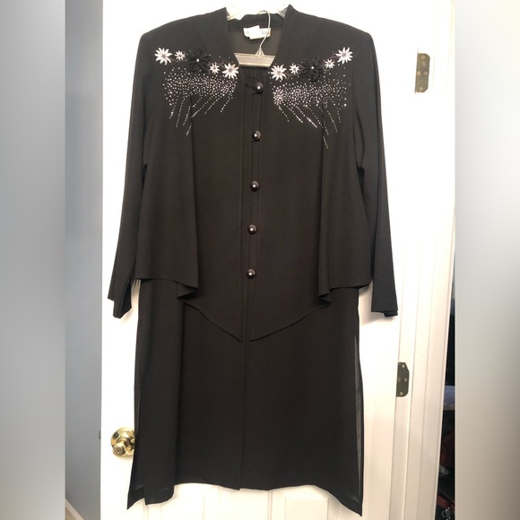 Formal 2pc long layered tunic and long skirt in black. Size XL. - Picture 4 of 7